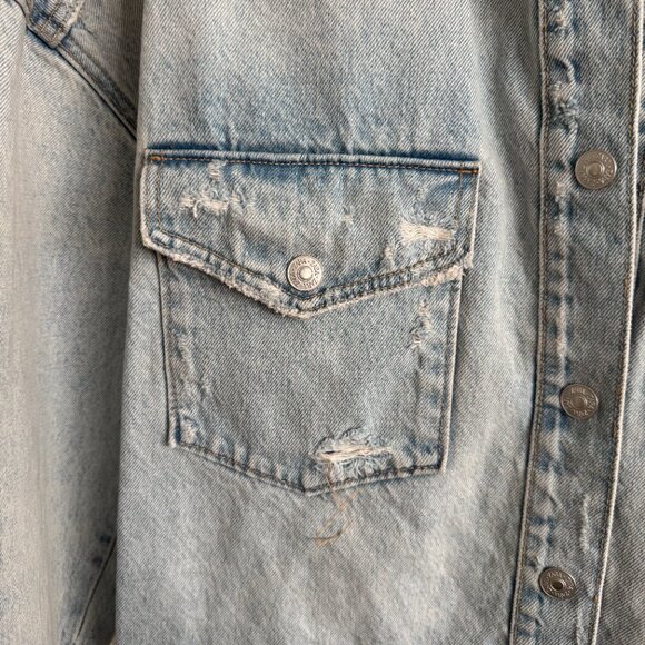Zara - Oversized Distressed Rigid Denim Shirt Jacket in Light Wash - Picture 4 of 9